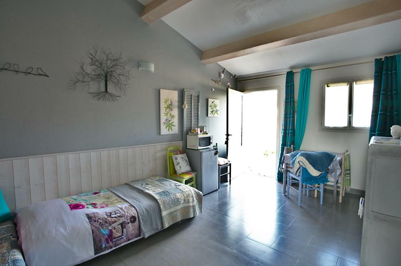 Bed and Breakfast La Bastide Des Sources Ле-Кастелле Екстер'єр фото